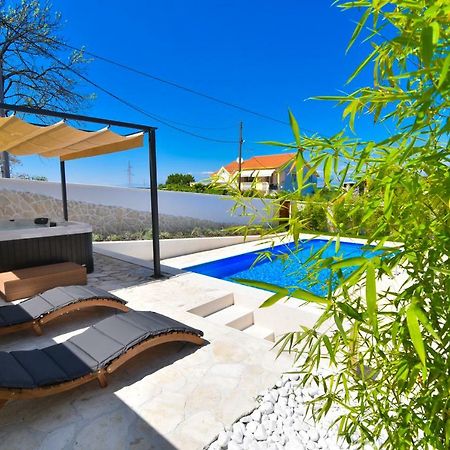 Villa Village Idylle With Heated Pool, Sauna, Jacuzzy And Private Parking Sukošan Exteriér fotografie