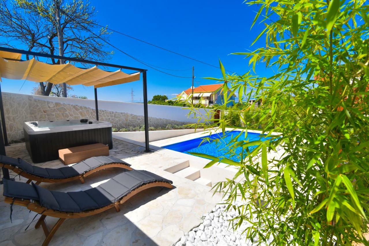 Villa Village Idylle With Heated Pool, Sauna, Jacuzzy And Private Parking Sukošan Exteriér fotografie