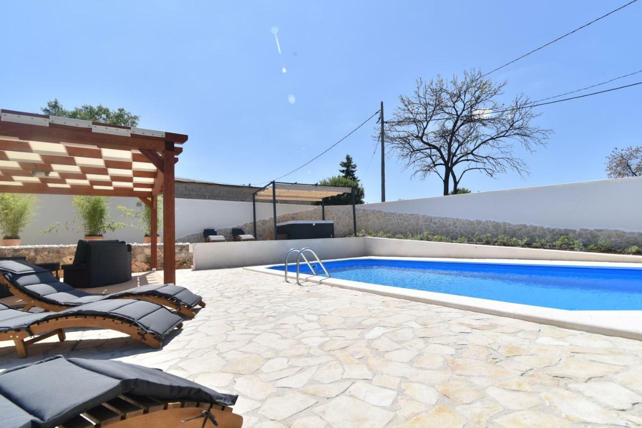 Villa Village Idylle With Heated Pool, Sauna, Jacuzzy And Private Parking Sukošan Exteriér fotografie