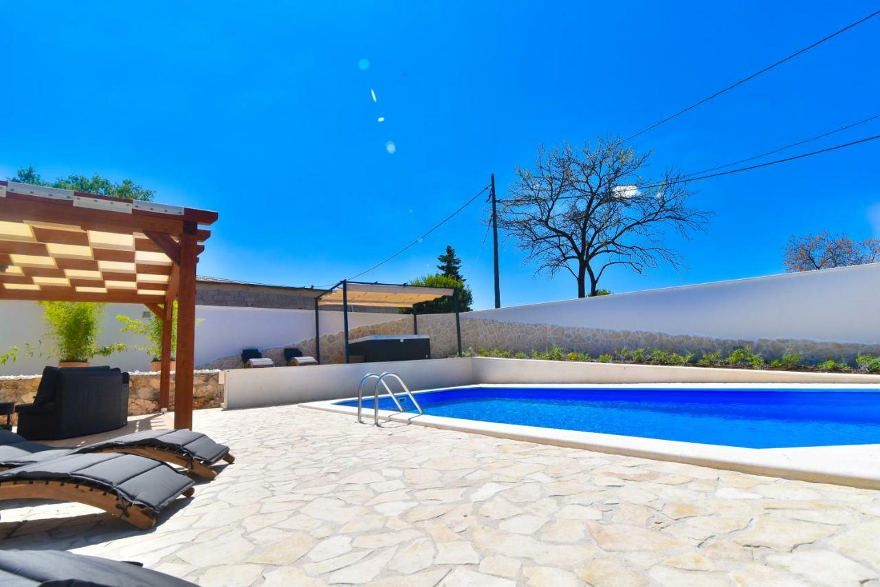 Villa Village Idylle With Heated Pool, Sauna, Jacuzzy And Private Parking Sukošan Exteriér fotografie