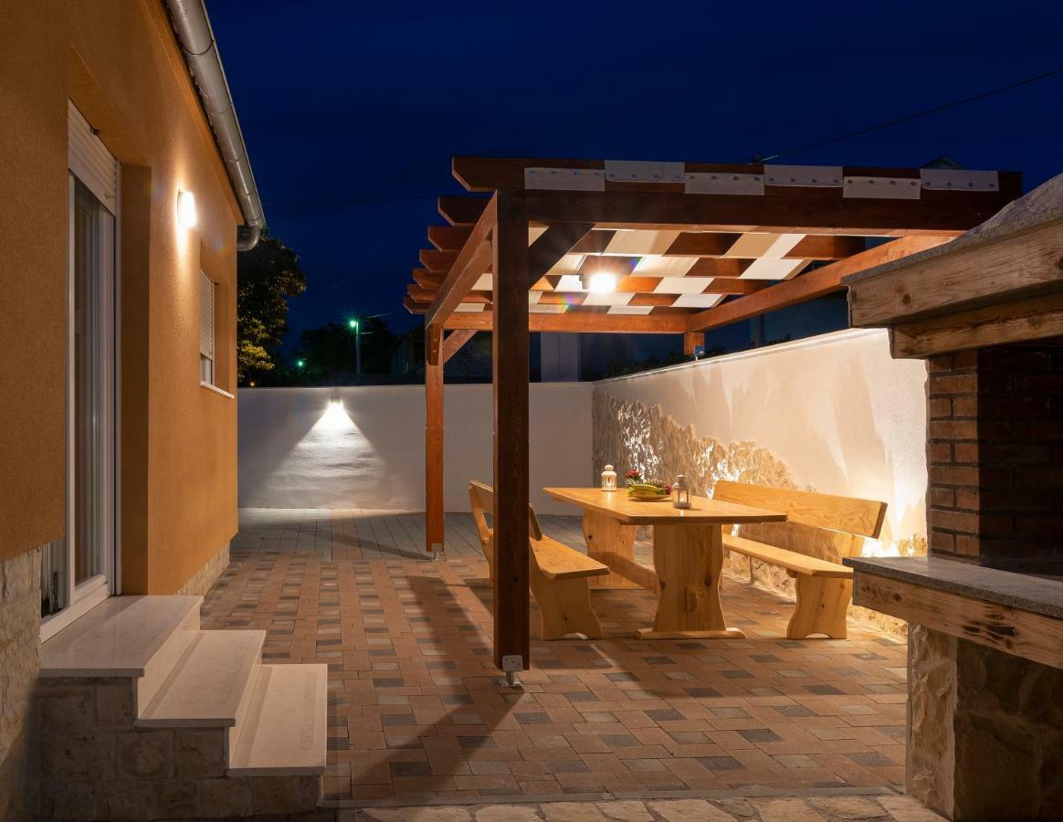 Villa Village Idylle With Heated Pool, Sauna, Jacuzzy And Private Parking Sukošan Exteriér fotografie
