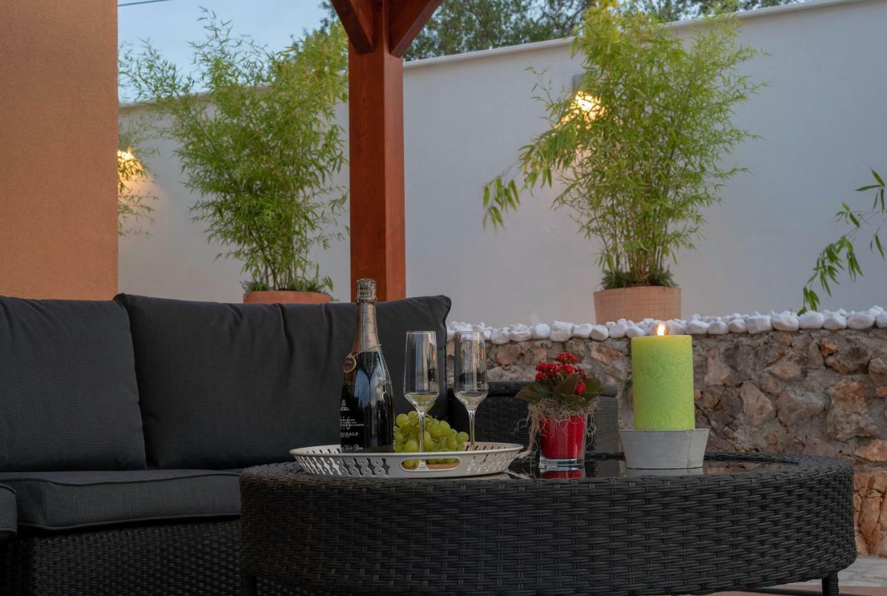 Villa Village Idylle With Heated Pool, Sauna, Jacuzzy And Private Parking Sukošan Exteriér fotografie
