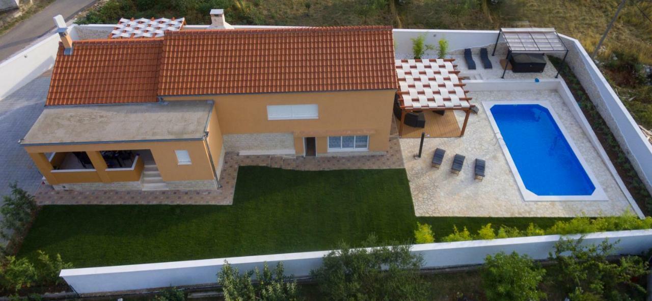 Villa Village Idylle With Heated Pool, Sauna, Jacuzzy And Private Parking Sukošan Exteriér fotografie