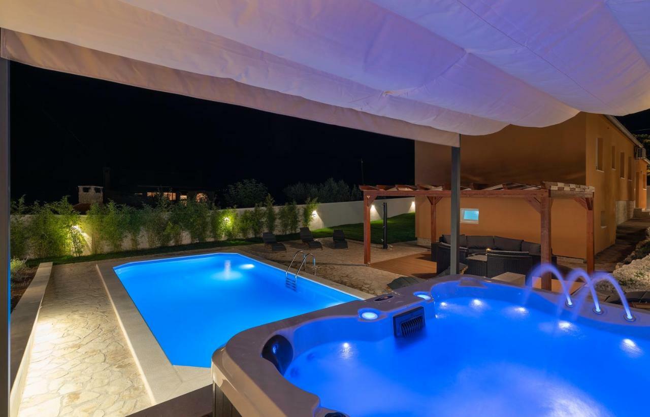 Villa Village Idylle With Heated Pool, Sauna, Jacuzzy And Private Parking Sukošan Exteriér fotografie